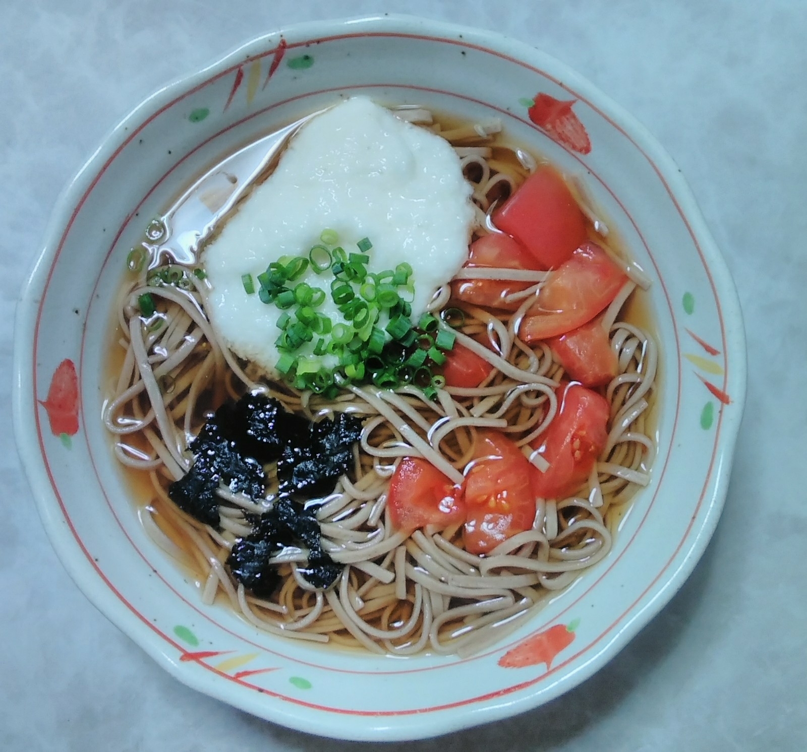 トマトと海苔と長芋の温蕎麦