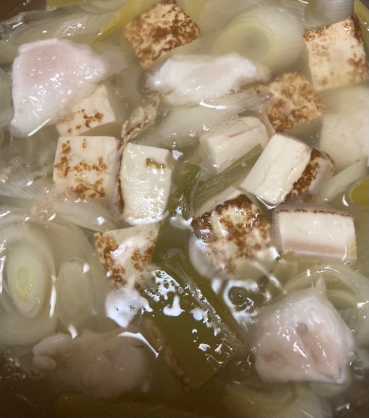 カワハギ と焼き豆腐、下仁田ネギの白だし鍋
