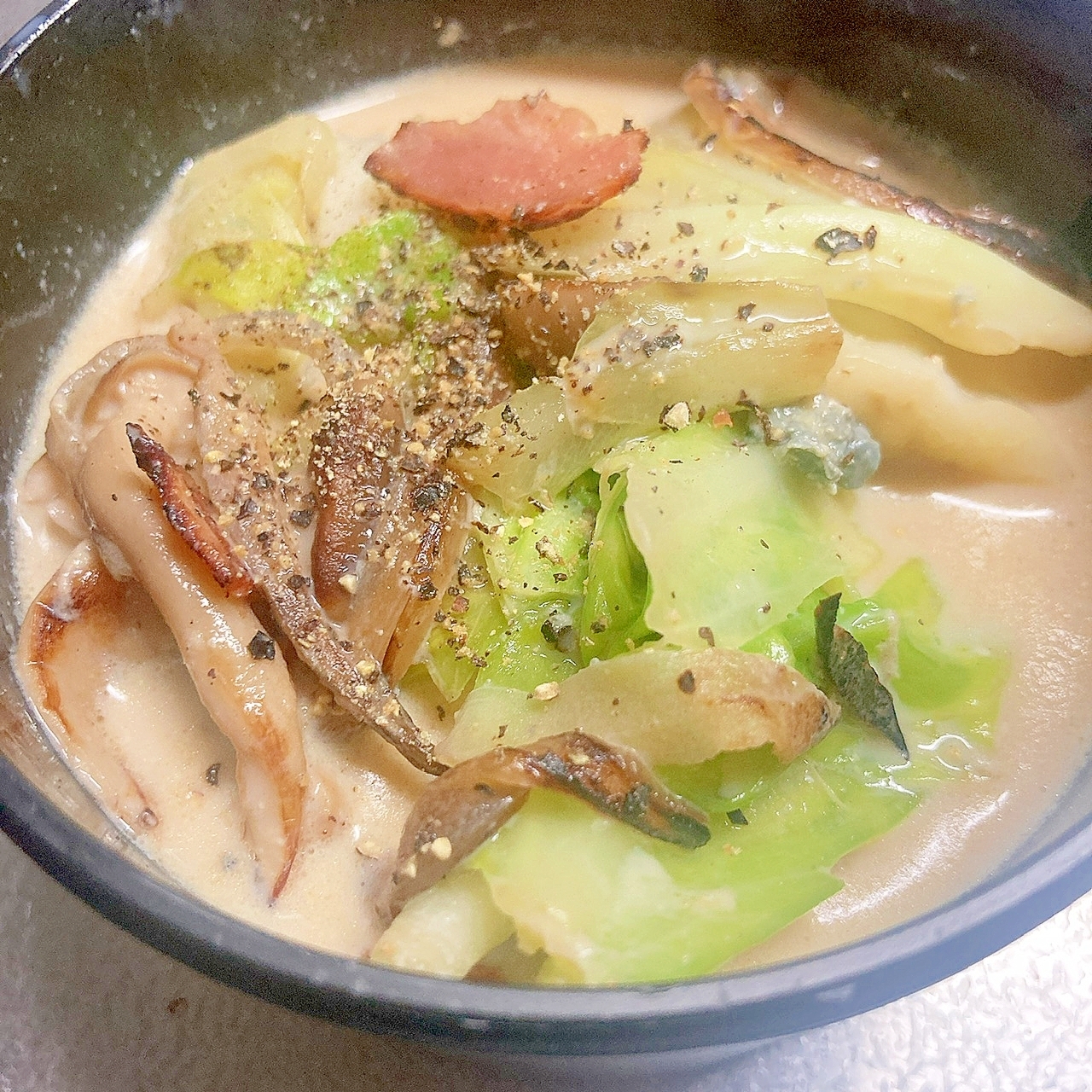 具だくさん♪キャベツとブルーチーズの豆乳スープ