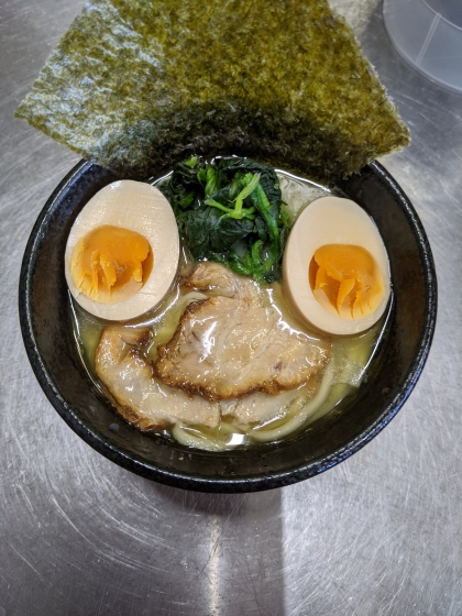 ほうれん草入り！とんこつラーメン