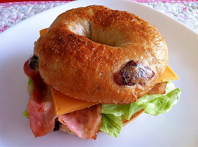 ベーコンチーズレタスのベーグルサンド レシピ 作り方 By まいまい917 楽天レシピ