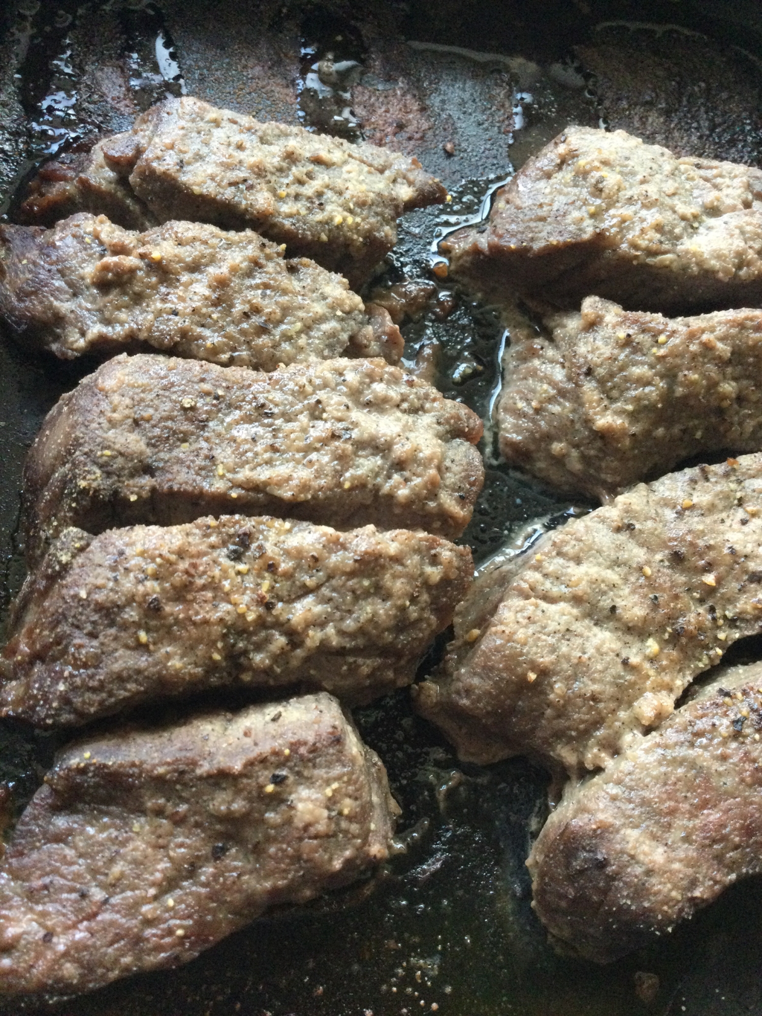 ヨーグルト漬け牛肉の塩コショウ焼き