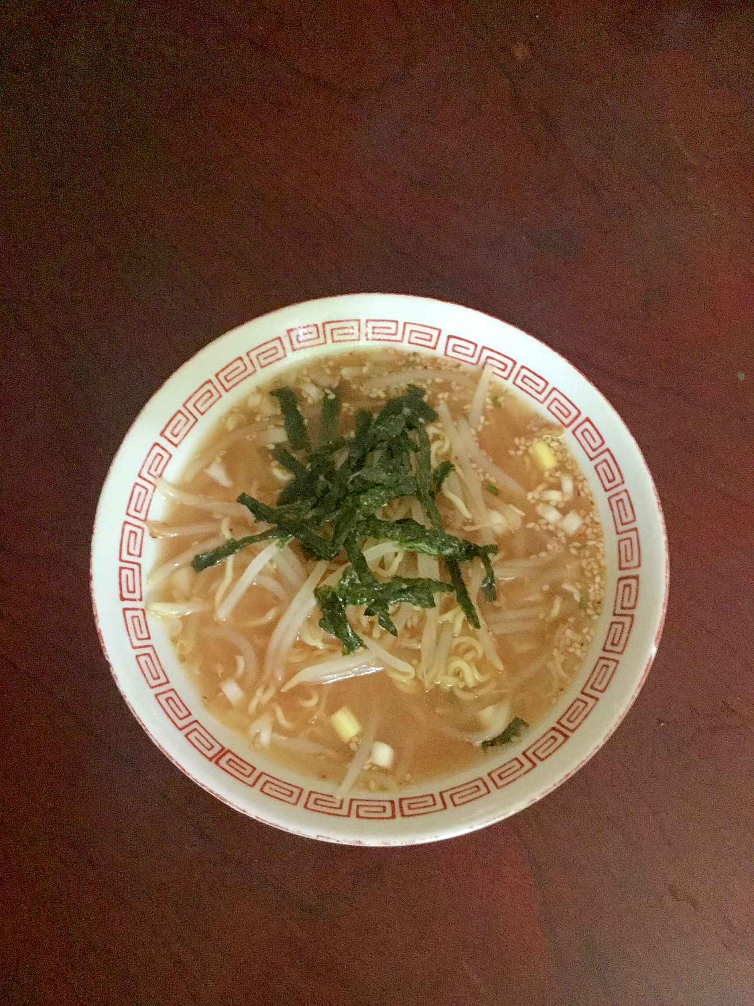 生らっきょとモヤシと海苔の味噌ラーメン。