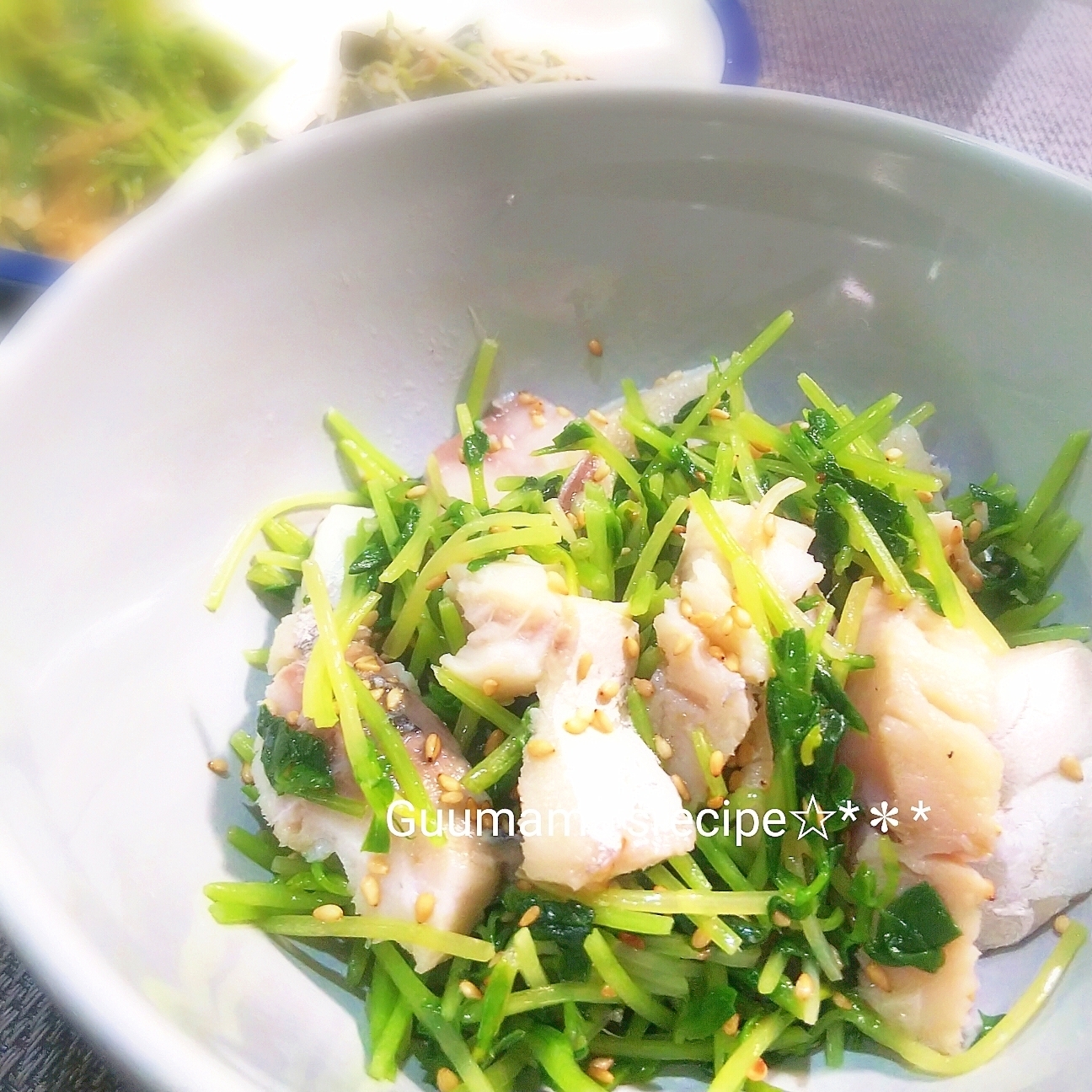 青魚を食べよう♡ごま油が合う♡しめ鯖と豆苗のナムル