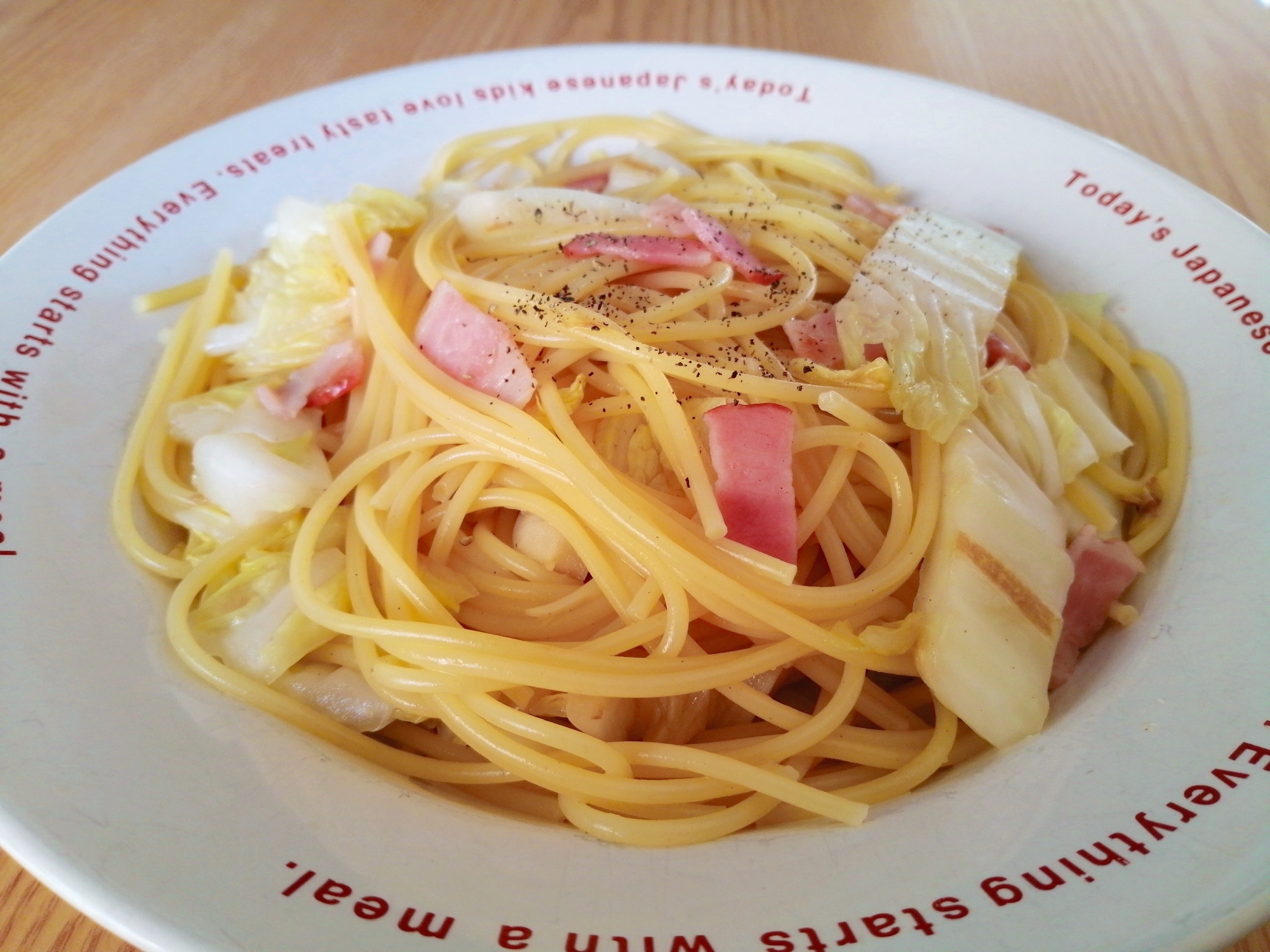 白菜とベーコンのコンソメ醤油パスタ