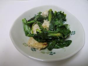 味付けはウェイパーだけ！小松菜と鶏肉炒め