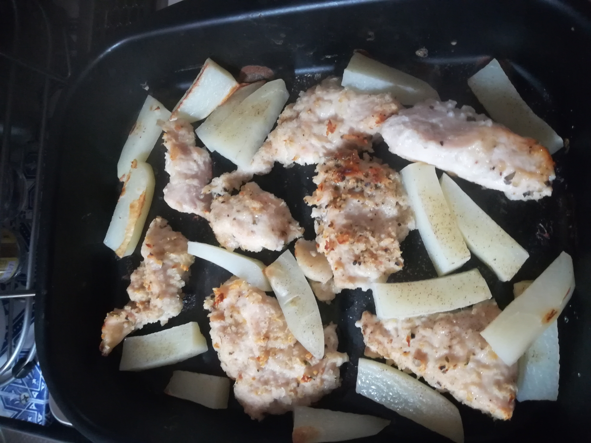 鶏むね肉とじゃがいものハーブソルトのパン粉焼き