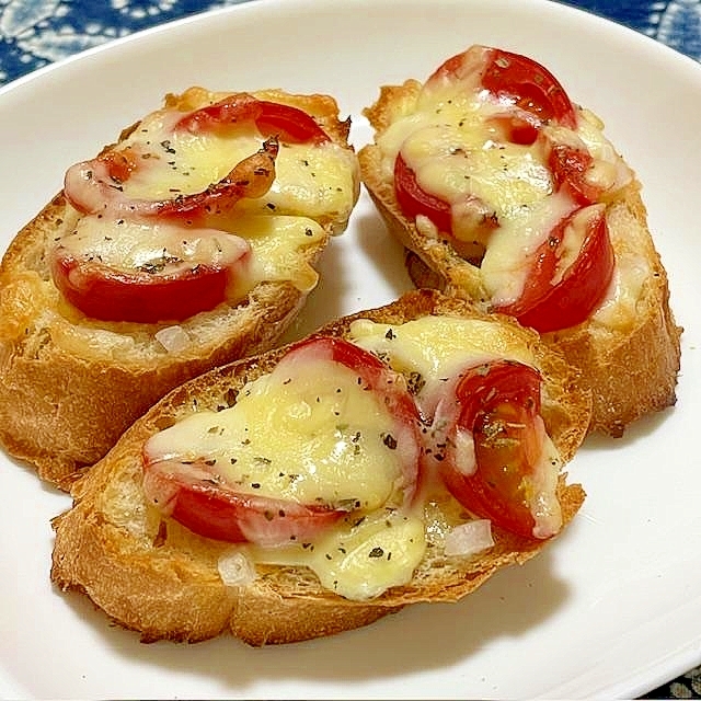 バゲットのミニトマトチーズトースト