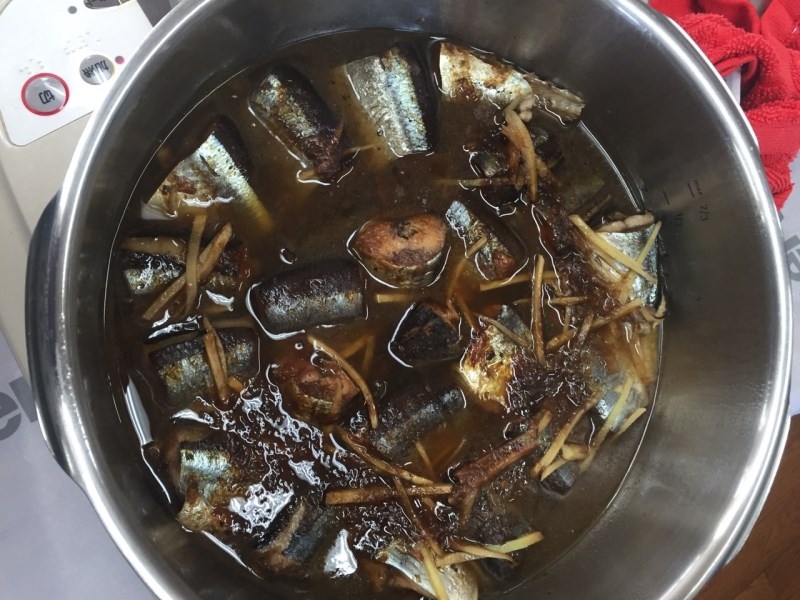 骨までホロホロ、りんご酢で秋刀魚煮！