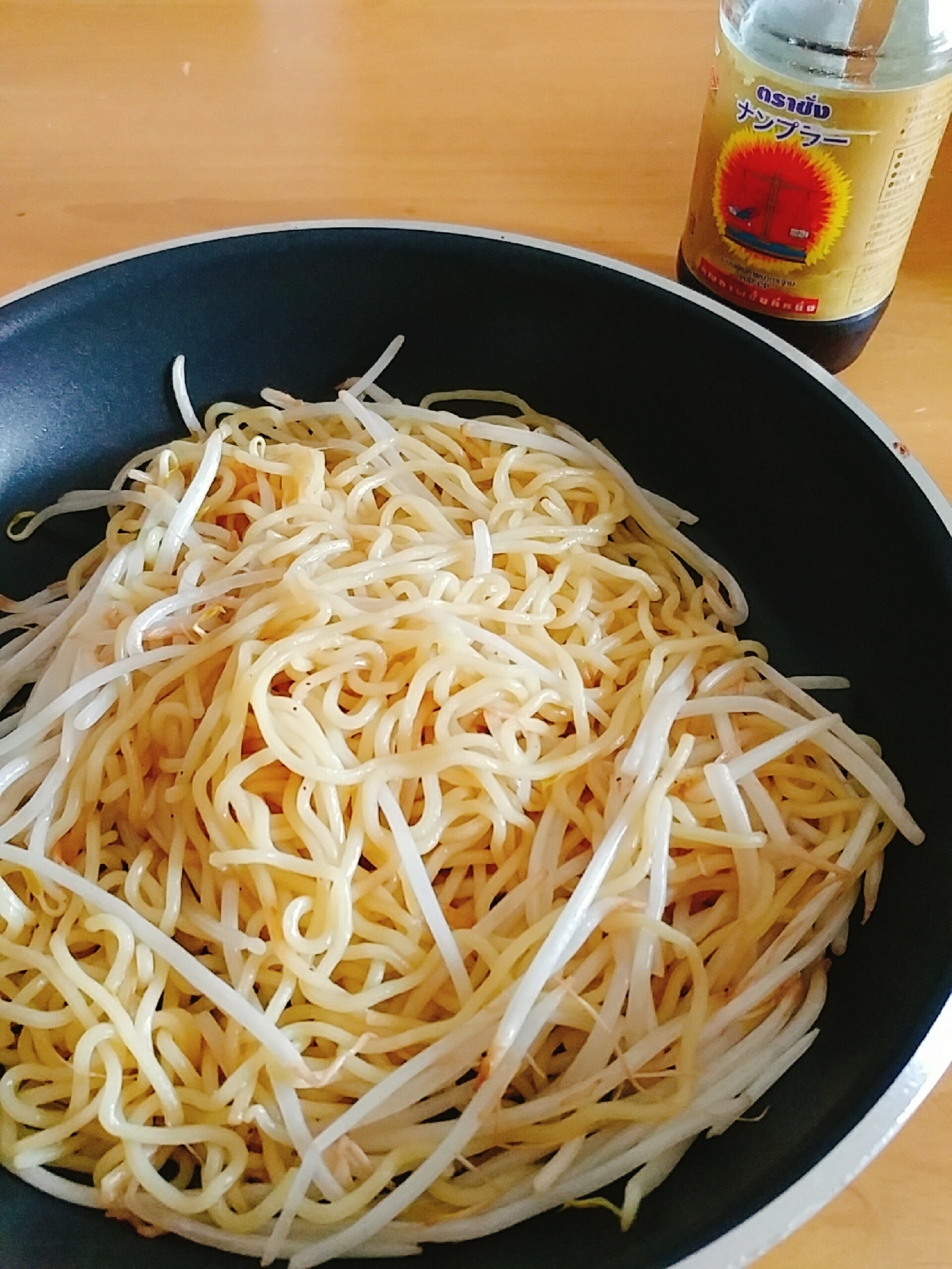 黒豆もやし焼きそば　ナンプラー風味