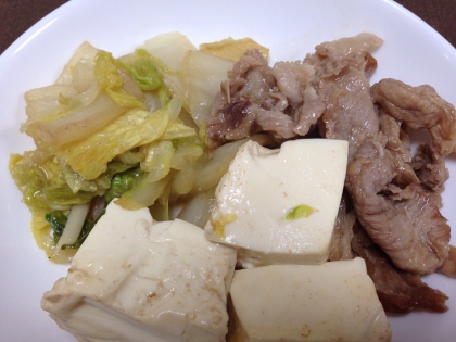 豚肉と豆腐と白菜で作りました。
ほんとに困ったときのお助けメニュー！
簡単である材料でできておいしいです（＾∇＾）
