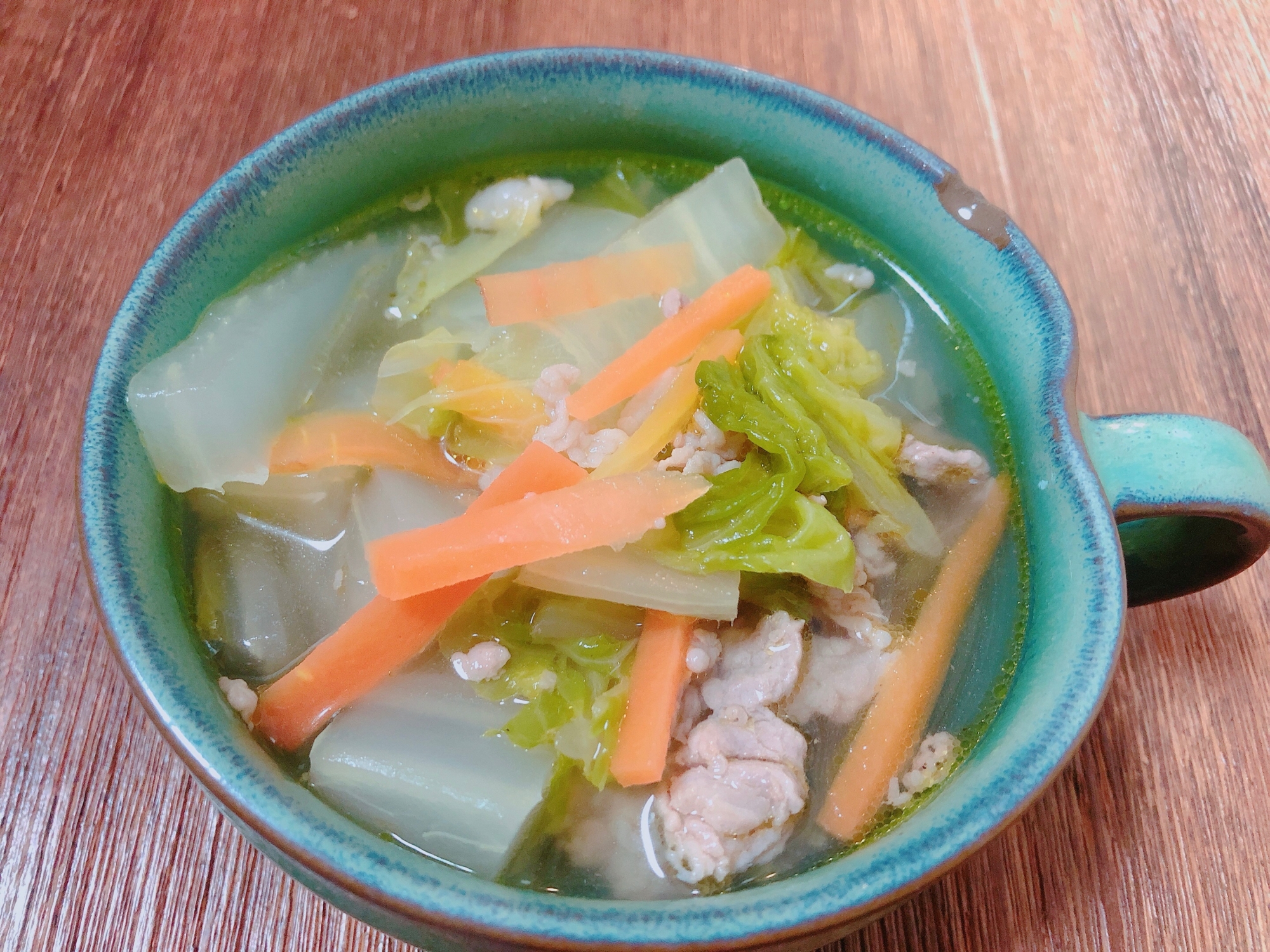 白菜とにんじんの豚肉スープ