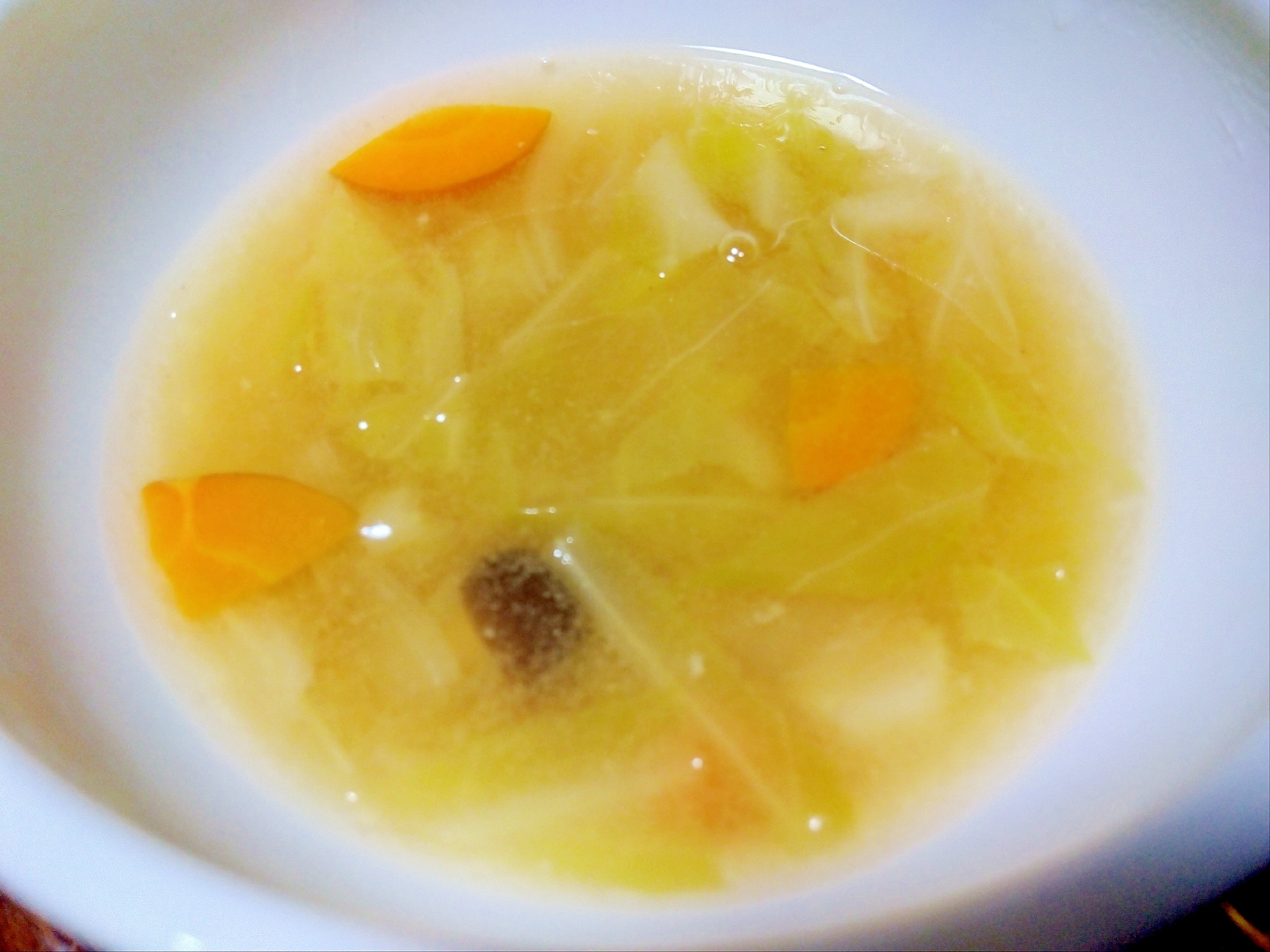 人参しめじ玉葱キャベツ味噌汁