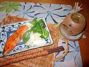 お弁当焼き鮭と野菜