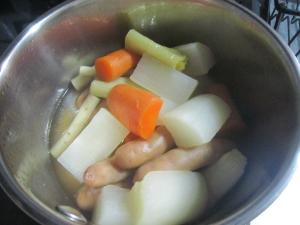 キャベツと根菜のポトフ