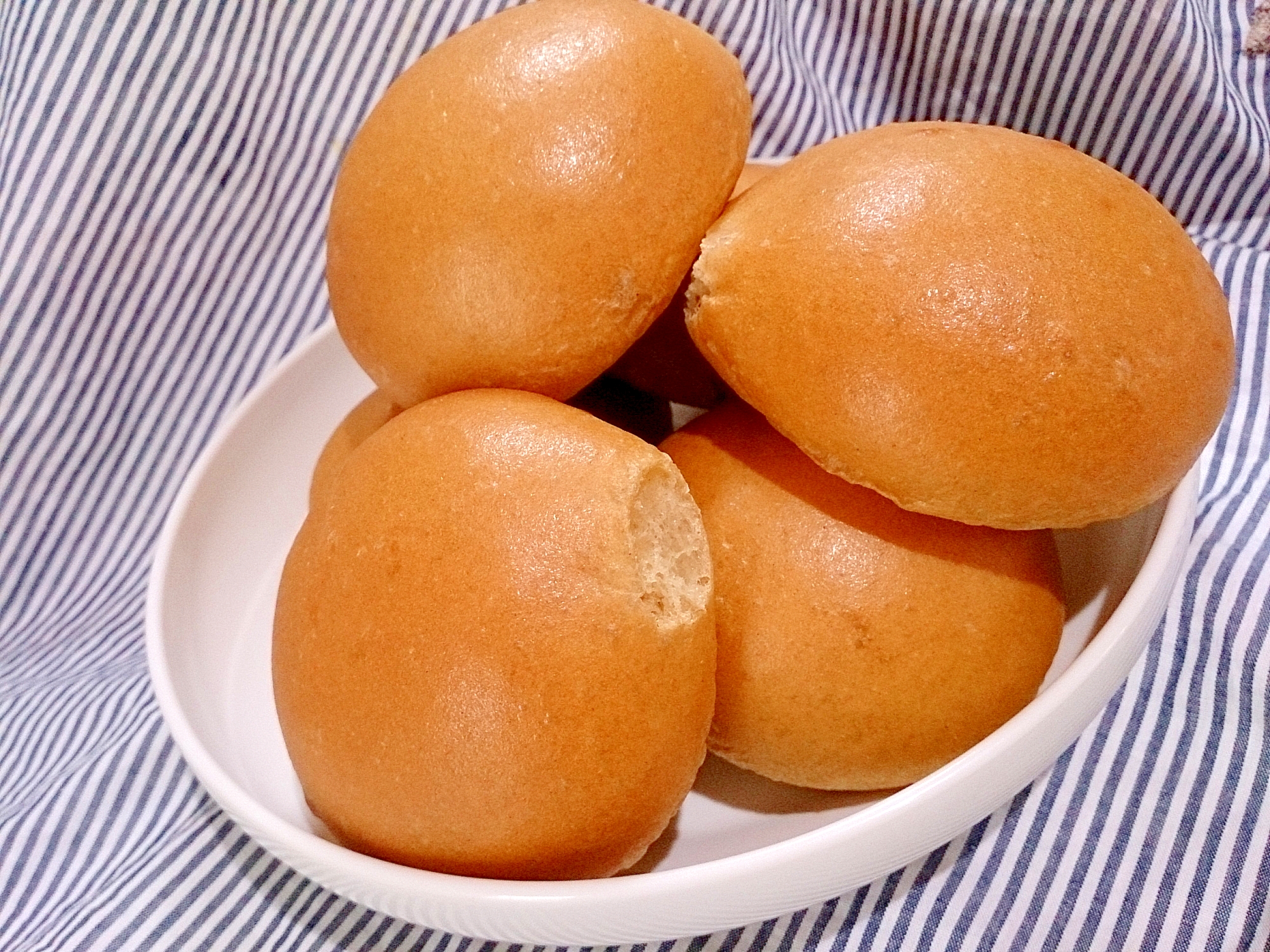 パンミックス粉とHBで簡単卵1/2低糖ふすま丸パン