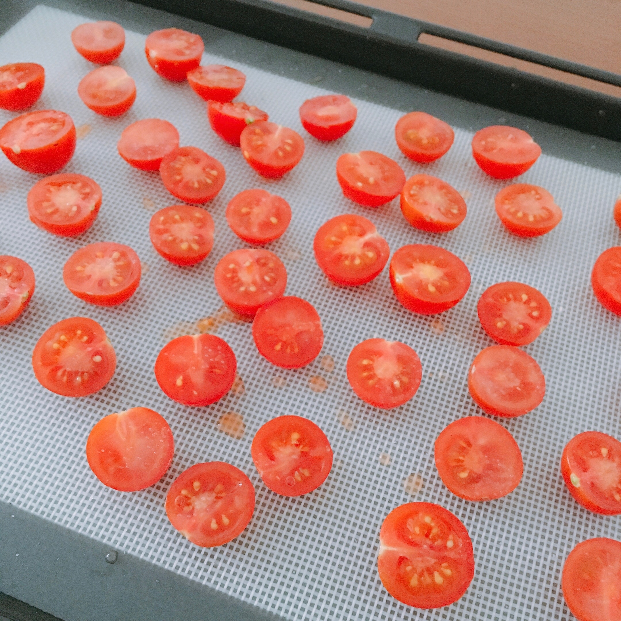 オーブンで 自家製セミドライトマト レシピ 作り方 By Mari 楽天レシピ オーブンで 自家製セミドライトマト レシピ 作り方 By Mari 楽天レシピ