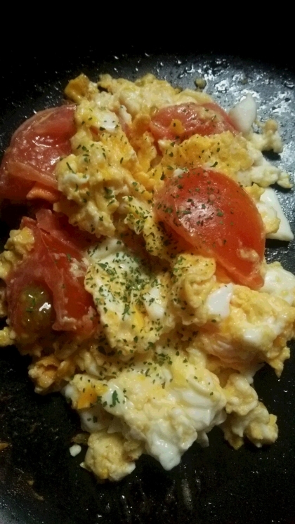 トマトと卵の粉チーズ炒め