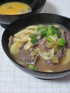 生卵をかけて♪すき焼きうどん♪