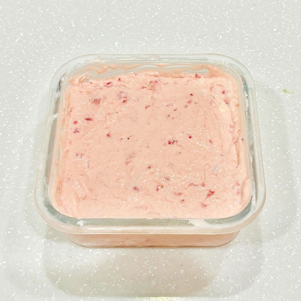 無添加の手作りいちごアイスクリーム