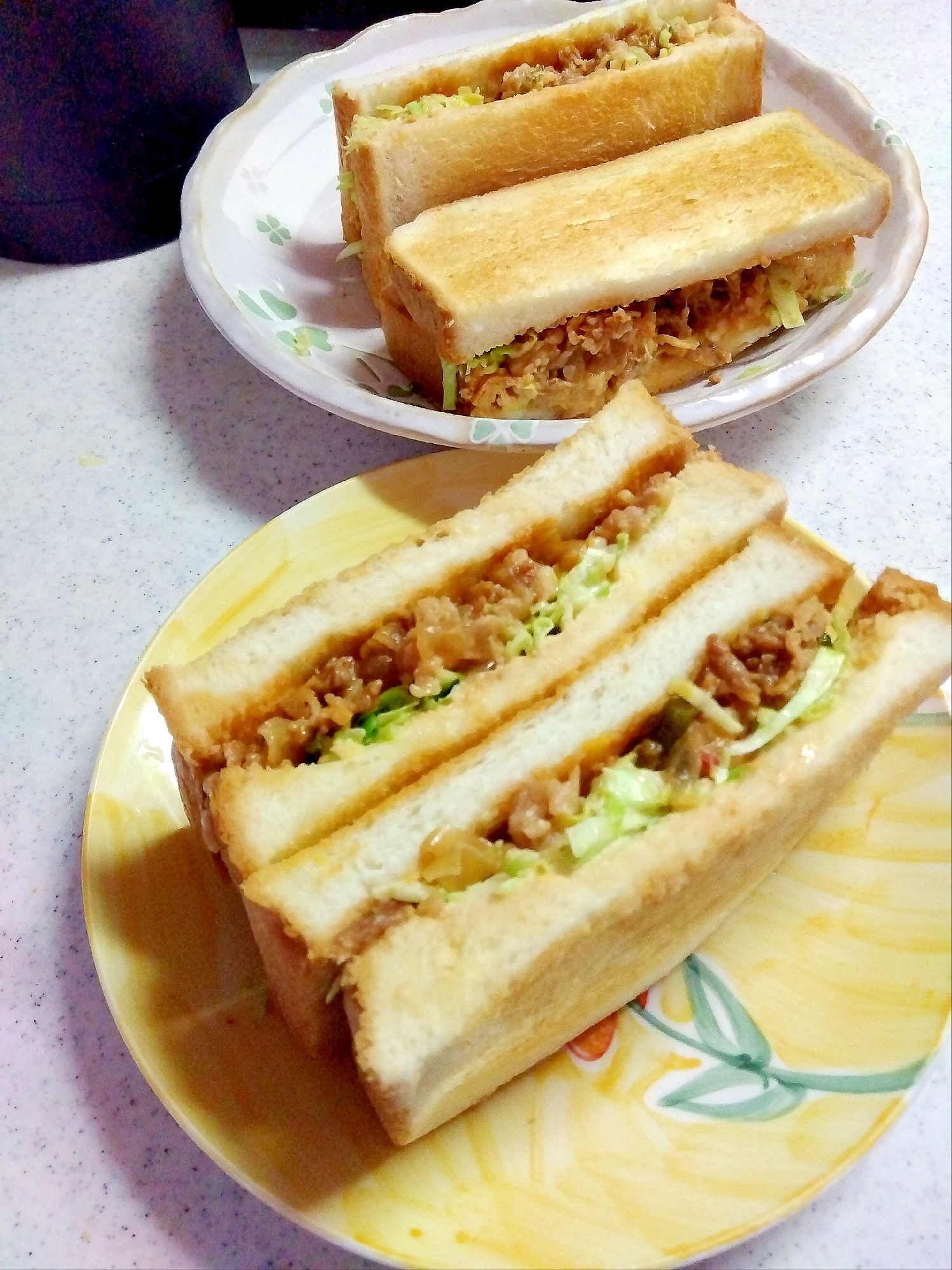 満腹！味付け焼き肉で簡単♪焼き肉サンドイッチ