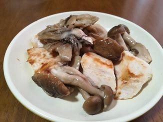 鶏胸肉と3種のきのこの炒め物