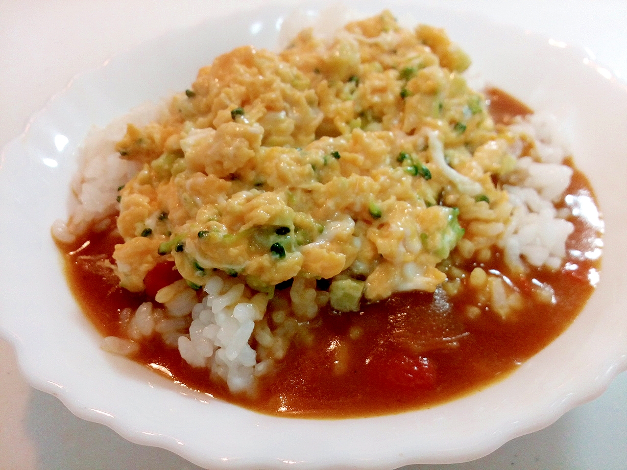 ブロコ入りスクランブルエッグのせ　スープカレー丼