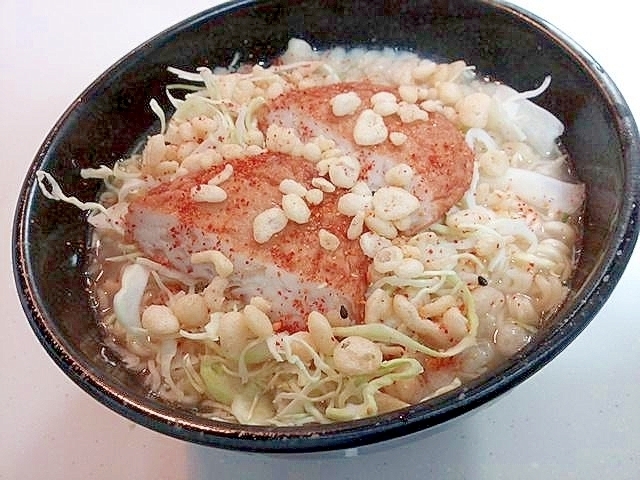 千切りキャベツと玉葱天と天かすの大盛り豚骨ラーメン