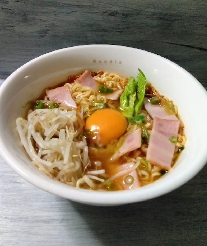 きょうはこちら♪このレシピ作りたくて辛ラーメン買ってきました٩(ˊᗜˋ*)وベーコン入りで洋風？韓国レシピの融合ですね✨ブロッコリー→蕾菜を入れて♪ご馳走様です