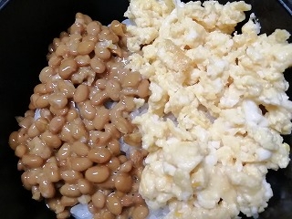 納豆と炒り卵の丼