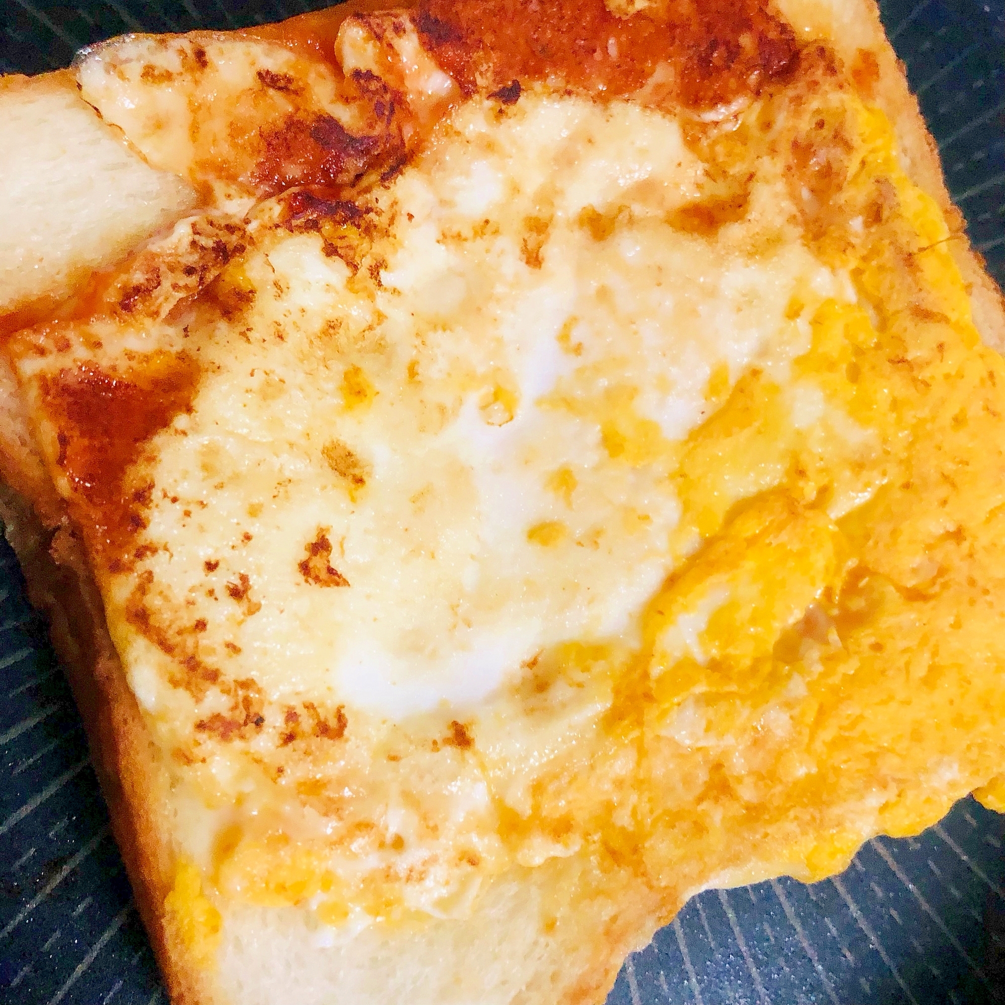 卵とチーズのトースト