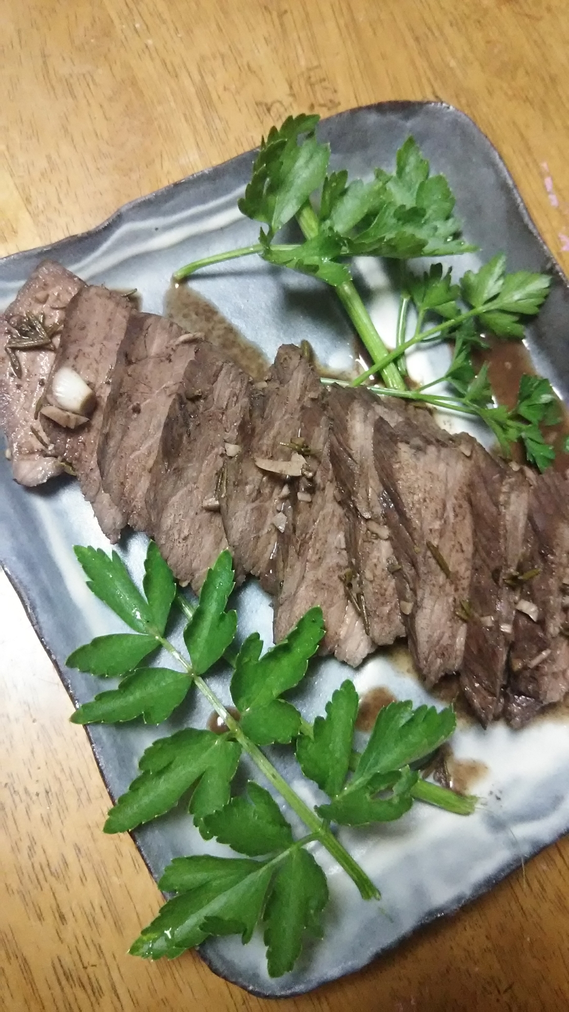 お安いお肉で美味しく簡単ローストビーフ