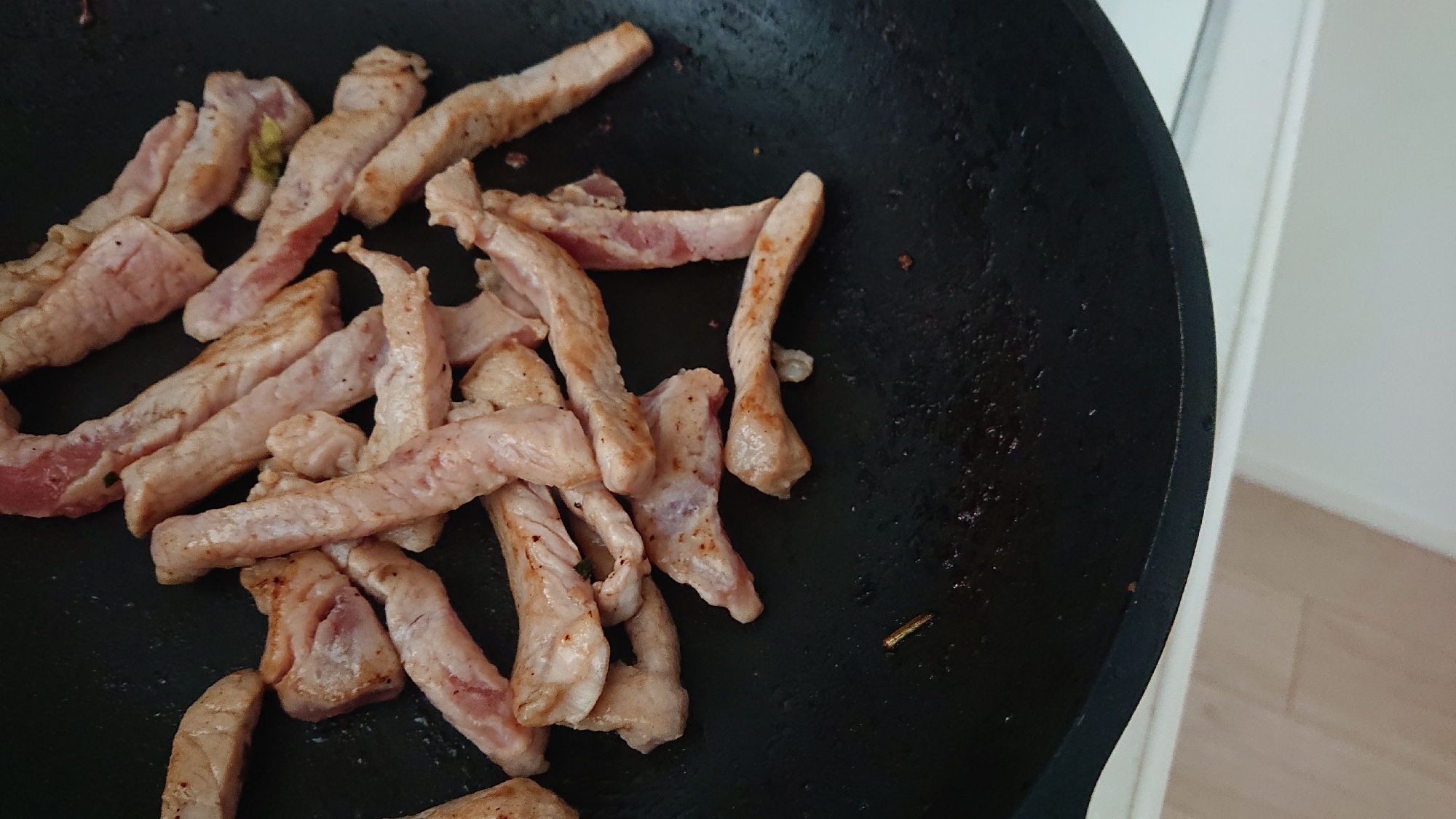 豚の醤油漬けで肉炒め