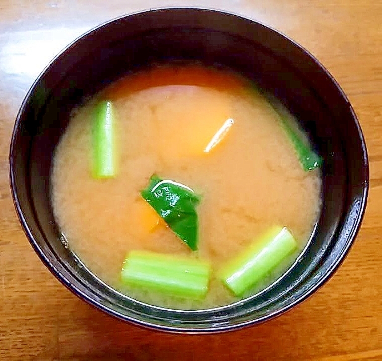 薩摩芋と小松菜の味噌汁