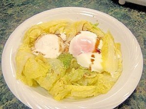 蒸し焼き白菜とポーチドエッグのサラダ