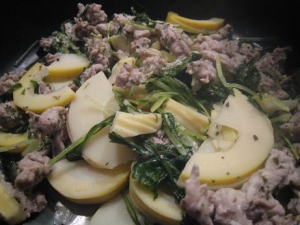 タジン鍋で簡単♪豚肉・たけのこ・水菜のハーブ蒸し