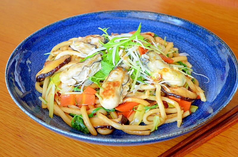 牡蠣入りバター醤油焼きうどん