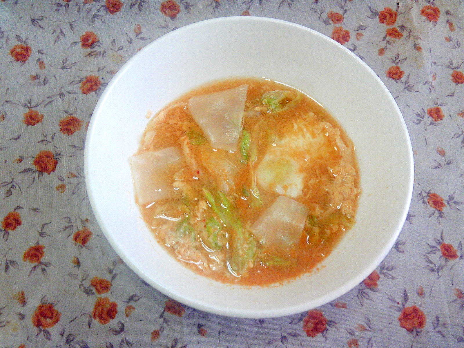 ワンタン風☆レタスと卵のキムチスープ