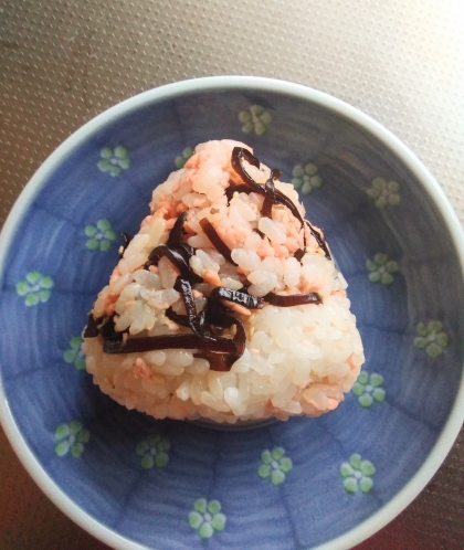 おにぎり＊鮭と昆布の佃煮