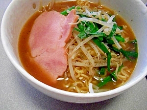 ボリューム大 もやしとベーコンの味噌ラーメン レシピ 作り方 By すぴかか 楽天レシピ ボリューム大 もやしとベーコンの味噌ラーメン レシピ 作り方 By すぴかか 楽天レシピ