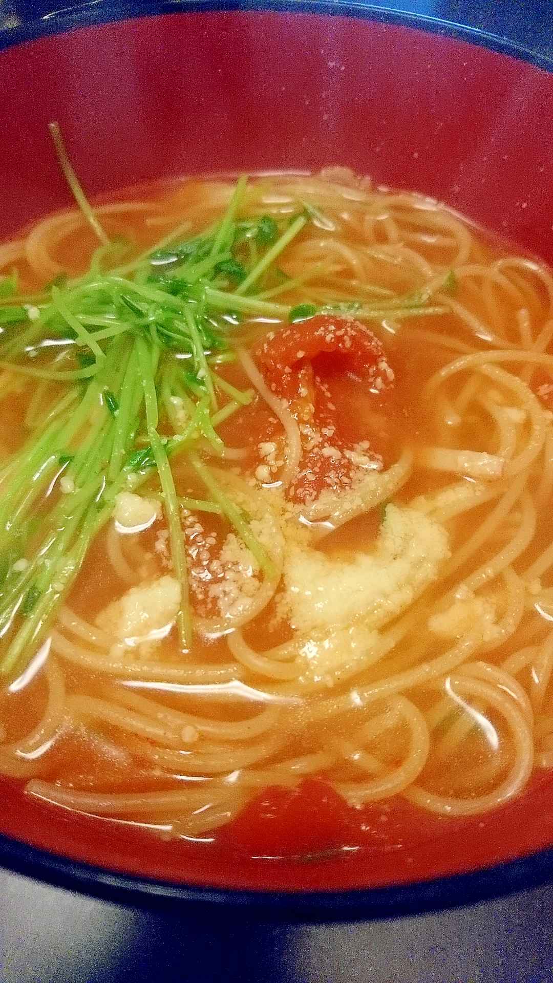 【麺料理】豆苗のトマトスープパスタ