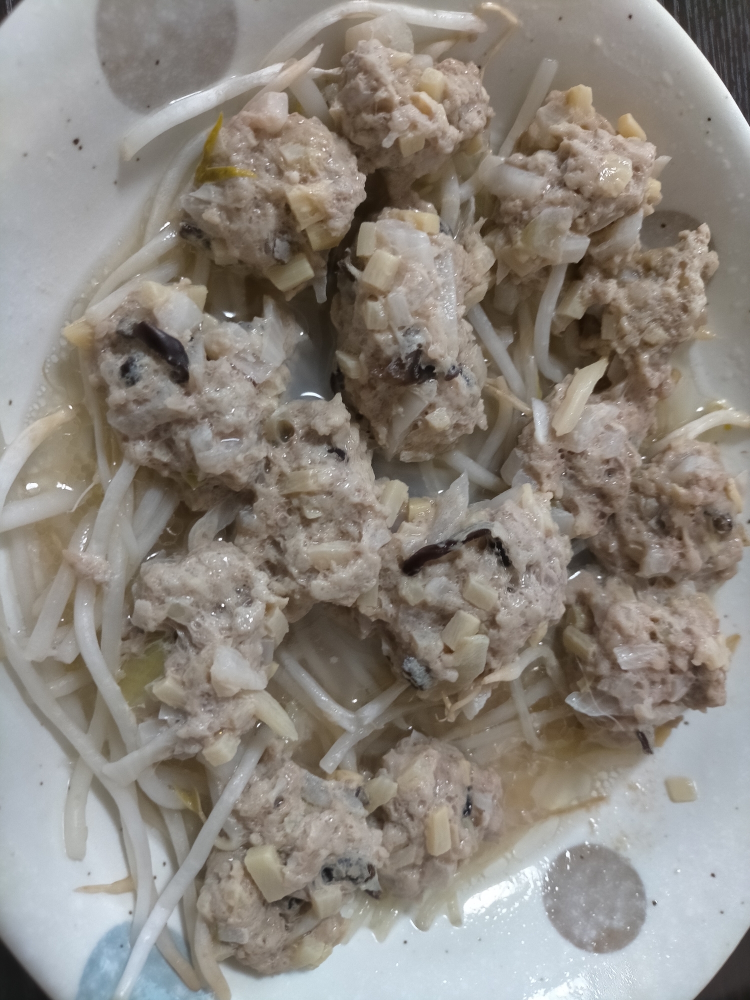 肉団子のもやし蒸し　仕上げは電子レンジで