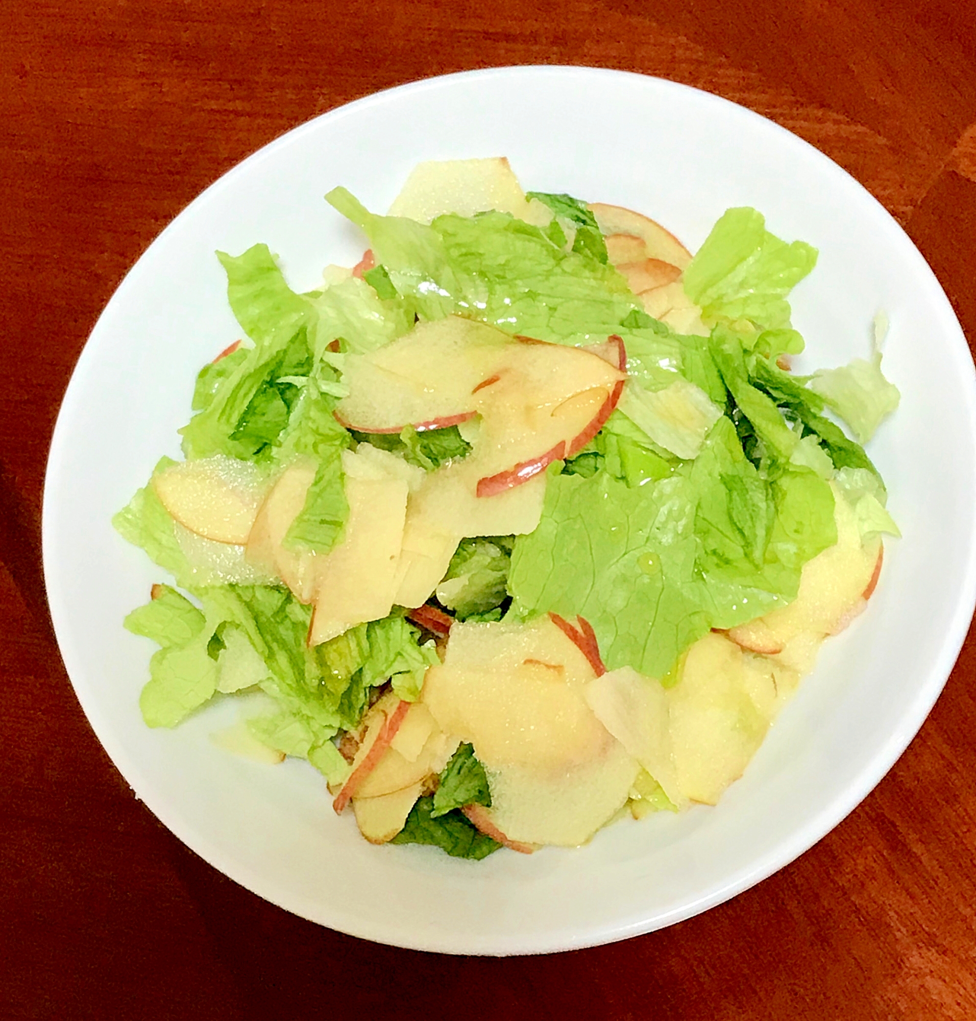 レタスとリンゴの中華風サラダ