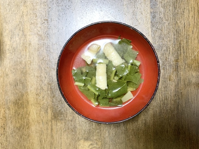 味噌汁レシピ　かぶの葉と油揚げの味噌汁