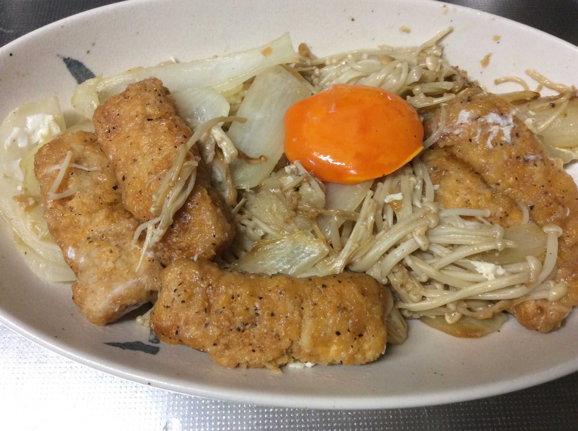 スパイシーステックチキン(プリマハム)のエノキ炒め