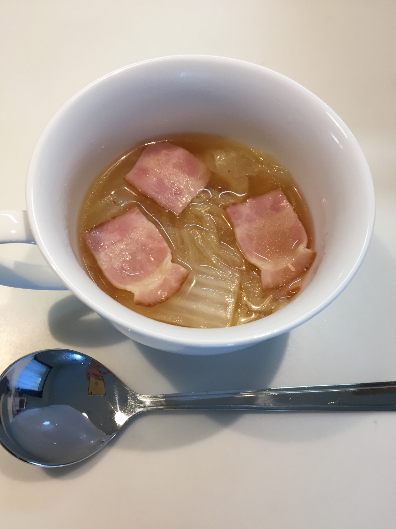 白菜とベーコンの簡単スープ