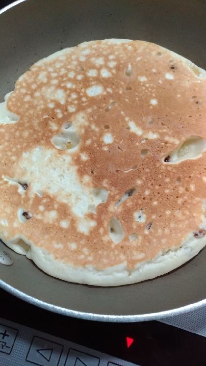 ホットケーキミックスで　レーズンパンケーキ