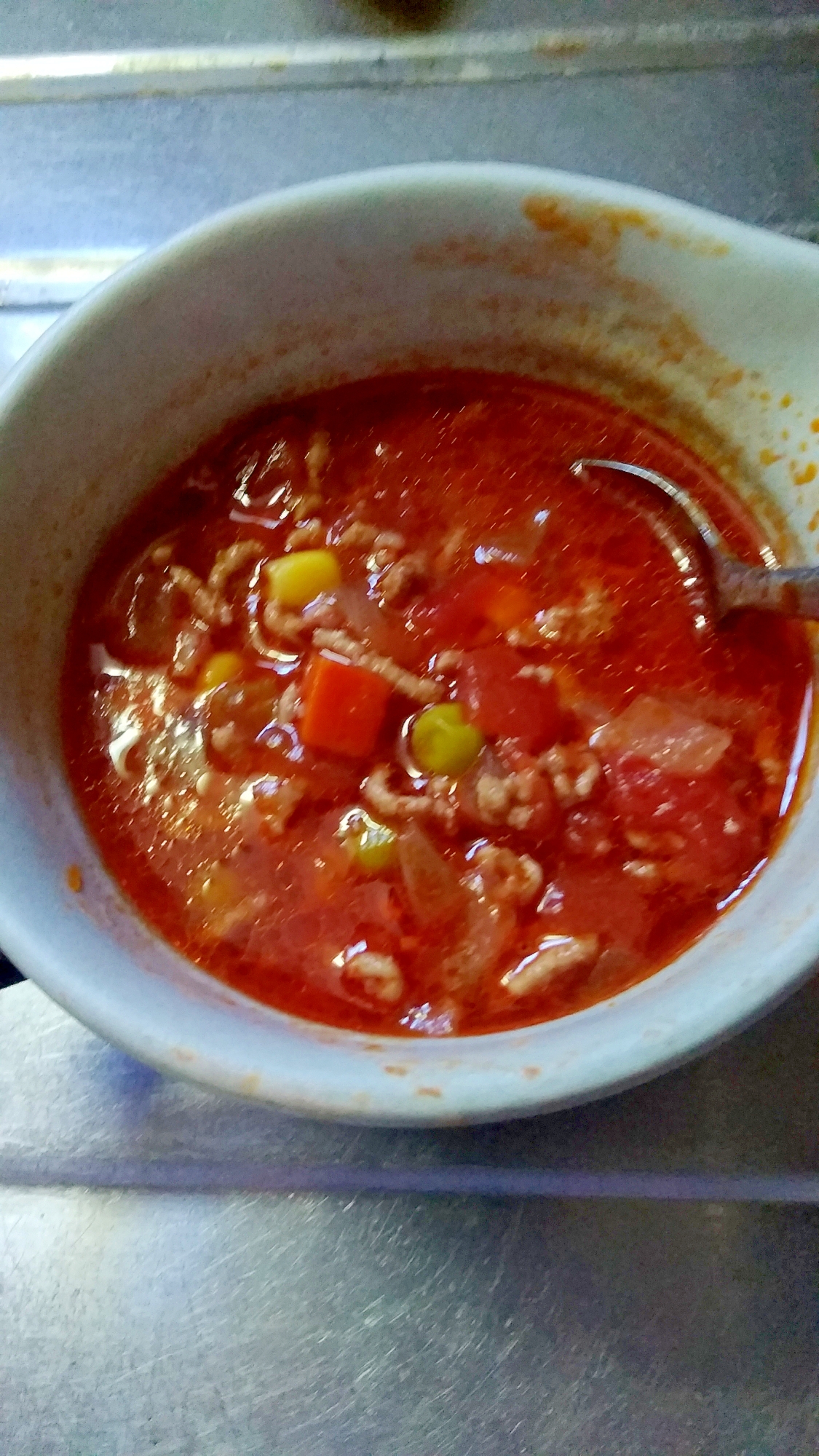 鍋にどんどん入れるだけ！簡単手抜きトマトスープ