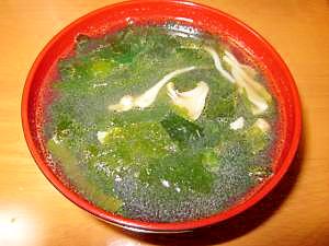 舞茸とワカメの中華スープ