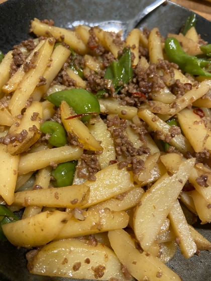 ♪丼にもいい♡挽き肉とじゃがいもで青椒肉絲♪